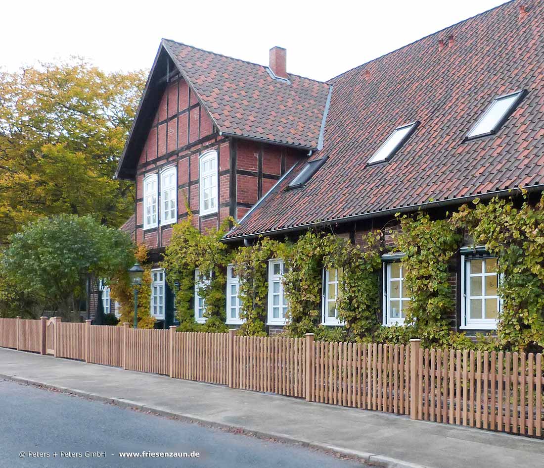 Original Sylter Friesenzaun - Weißer Gartenzaun aus wertvollem ODUM IROKO Hartholz - Anfertigung nach Maß von Peters + Peters