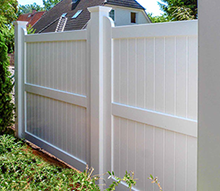 Extra massiver Sichtschutz für Garten, Haus und Terrasse - Massive Sichtschutzwände aus dauerhaftem Hartholz gefertigt