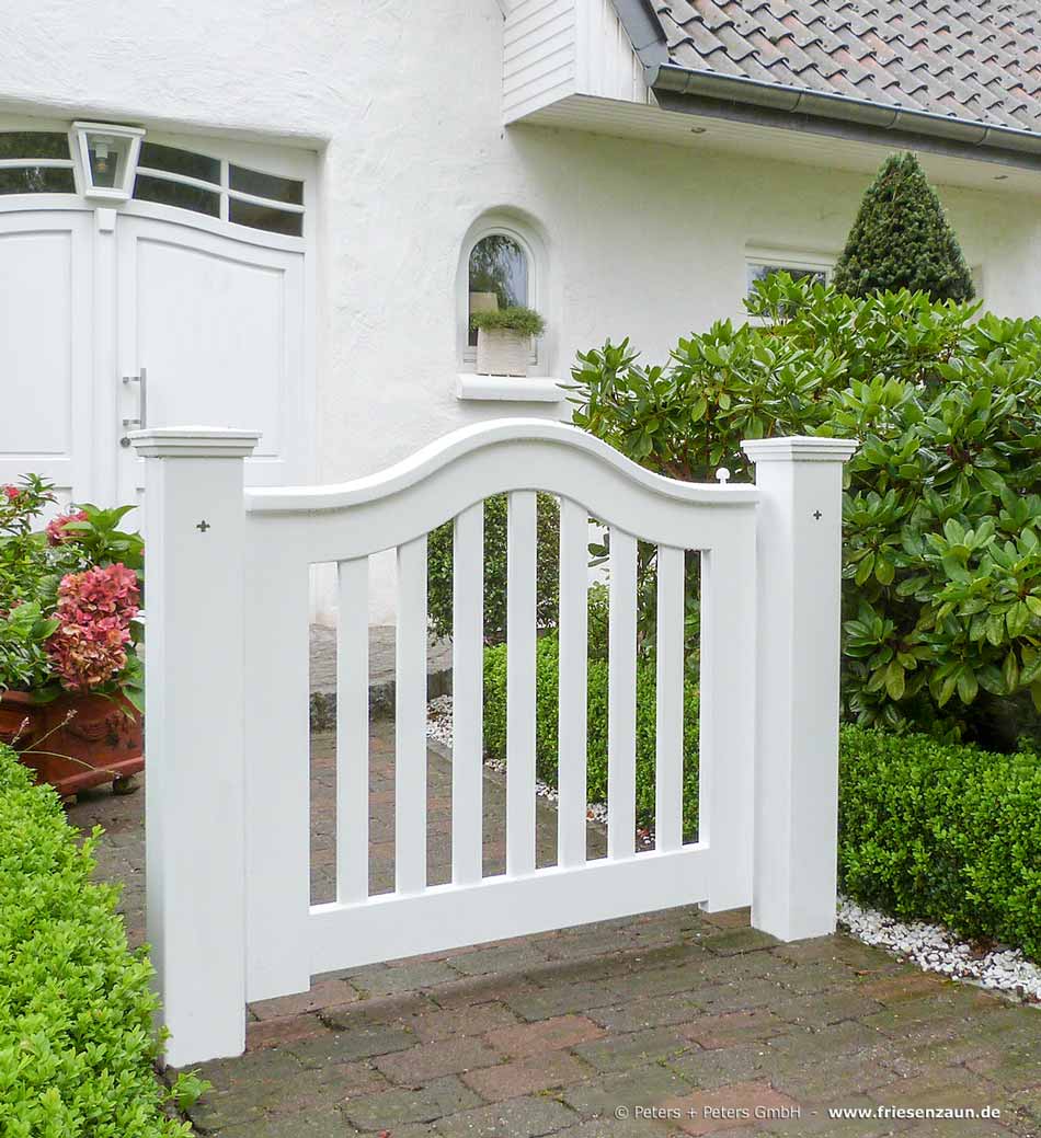 Einzeltor Gartenpforte SCHLESWIG - Weiß lackiertes Hartholz Pfosten 14 x 14 cm Abdeckung Klassik. Anfertigung nach Maß.