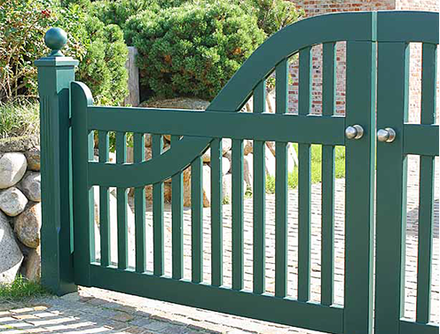 Gartentor BERGSTEDT - Weiße Holztore nach Maß gefertigt - Gartentore in mehr als 200 RAL-Farben.