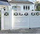 Exklusive Gartentore mit dekorativen Kreuzen - Holztor ALT-HAMBURG aus ODUM-IROKO Hartholz - zum vergrößern klicken !