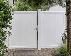 Extra massiver Sichtschutz für Garten, Haus und Terrasse - Massive Sichtschutzwände aus dauerhaftem Hartholz gefertigt