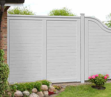 Extra massiver Sichtschutz für Garten, Haus und Terrasse - Massive Sichtschutzwände aus dauerhaftem Hartholz gefertigt