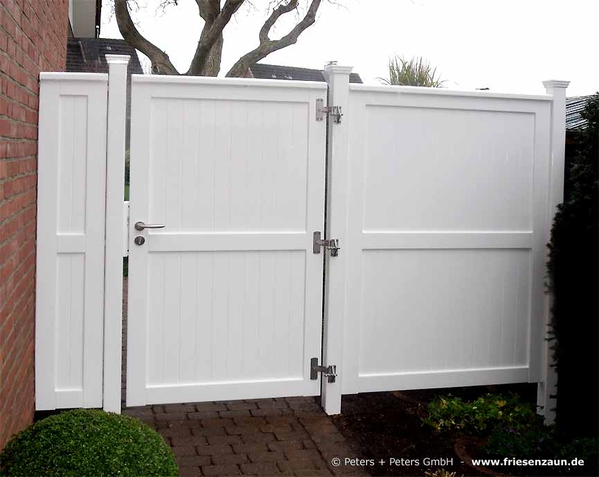 Sichtschutztore mit Seitenwänden - blickdichte Gartentore verhindern unerwünschten Einblick und rückwertigem Garten.