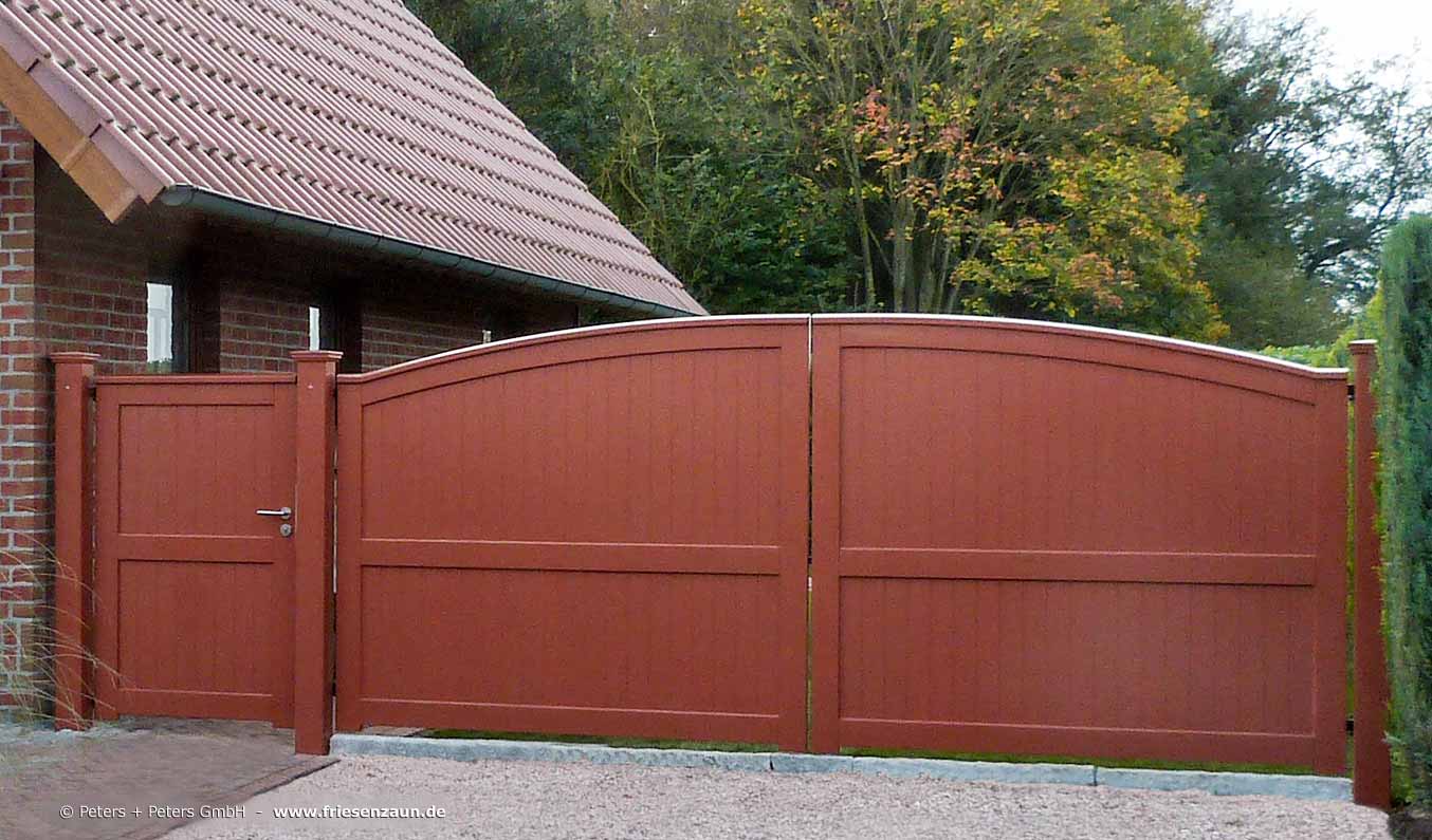 Hoftore aus wertvollem FSC Hartholz nach Maß gefertigt - Holztore in über 200 RAL-Farben lackiert