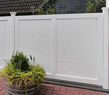 Extra massiver Sichtschutz für Garten, Haus und Terrasse - Massive Sichtschutzwände aus dauerhaftem Hartholz gefertigt