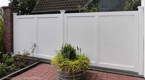 Gartentor BERGSTEDT - Weiße Holztore nach Maß gefertigt - Gartentore in mehr als 200 RAL-Farben.