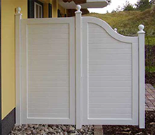 Extra massiver Sichtschutz für Garten, Haus und Terrasse - Massive Sichtschutzwände aus dauerhaftem Hartholz gefertigt