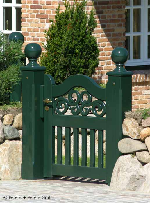 Gartentor im Sylter Friesenstil - Holztor FRIESLAND - Hartholz weiß oder farbig lackiert - Einfahrtstore von Peters + Peters.