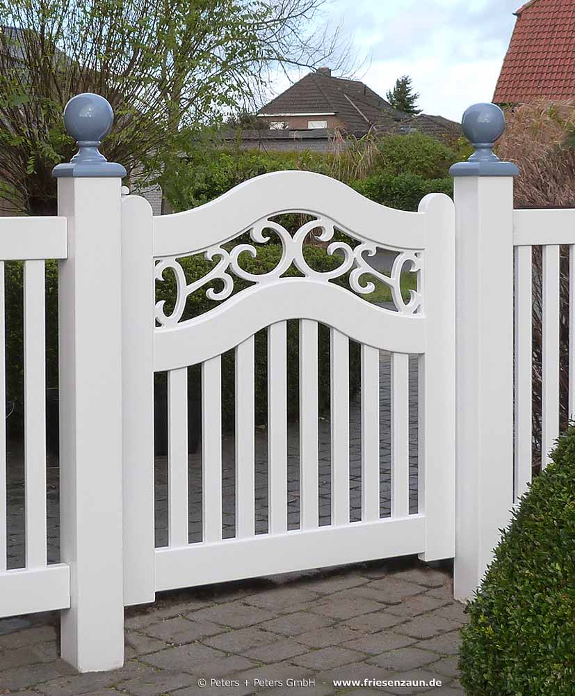 Gartentor im Sylter Friesenstil - Holztor FRIESLAND - Hartholz weiß oder farbig lackiert - Einfahrtstore von Peters + Peters.