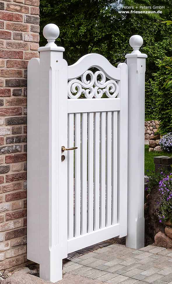 Gartentor im Sylter Friesenstil - Holztor FRIESLAND - Hartholz weiß oder farbig lackiert - Einfahrtstore von Peters + Peters.