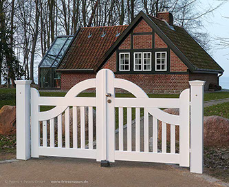 Weißes Friesentor LUXUS - Doppeltor mit 2-Torflügeln und 250 cm Breite.