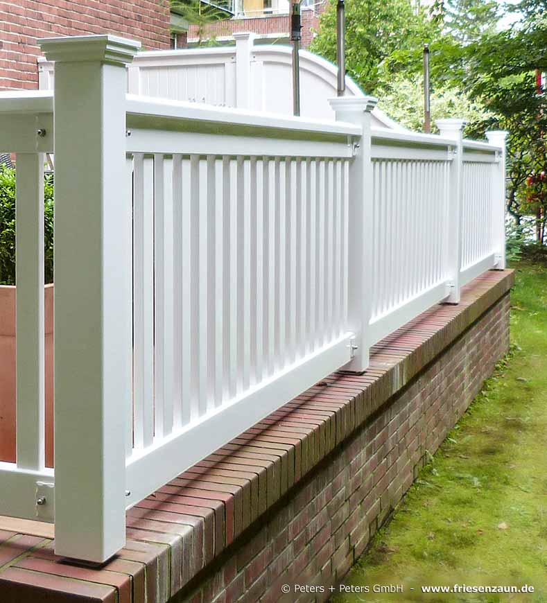 Terrassengeländer - Weißes Balkongeländer aus wertvollem Hartholz - Maßanfertigung mit 25 Jahren Garantie