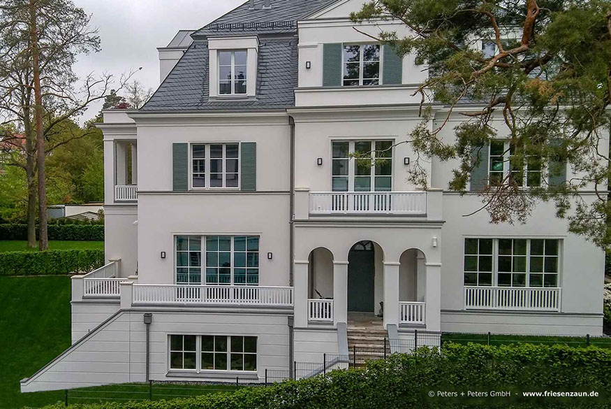 Terrassenzaun - Terrassengeländer weiß lackiert - Premium Tischlerqualität direkt vom Hersteller.