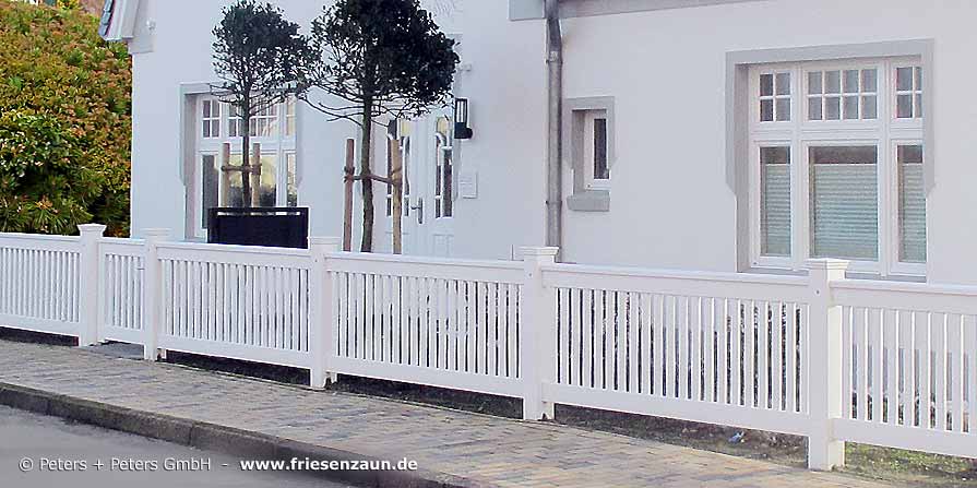 Original Sylter Friesenzaun - Weißer Gartenzaun aus wertvollem ODUM IROKO Hartholz - Anfertigung nach Maß von Peters + Peters