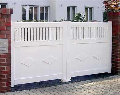 Individuelle Gartentor - Holztore aus wertvollem Hartholz - Qualität mit 25 Jahren Garantie.