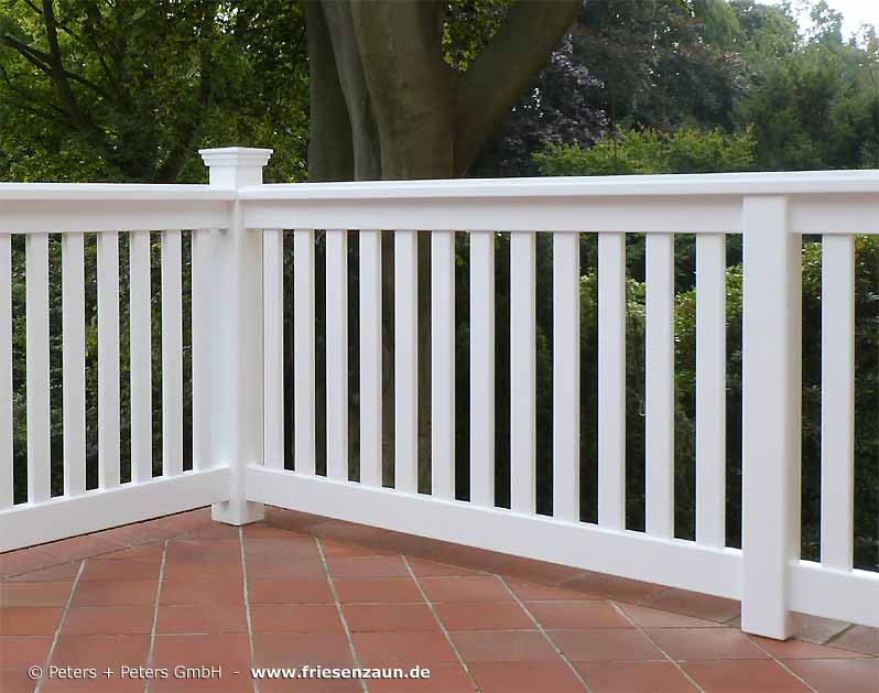 Extra massiv: Balkon- und Terrassengeländer aus wertvollem Hartholz für den anspruchsvollen Kunden.