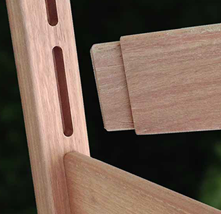 Qualität vom Tischler - Mülltonnenschrank CLASSIC mit traditionellen Rundzapfen